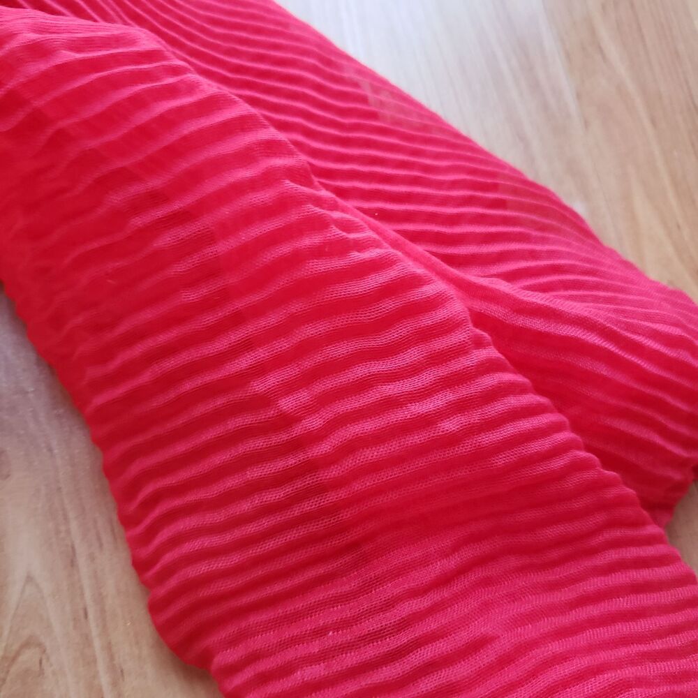 Beautiful Red Ripple Scarf NWOT - Picture 3 of 3